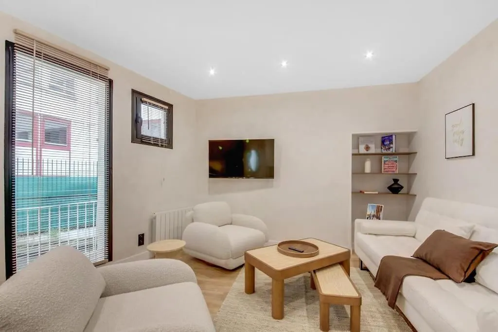 Luxueuse Maisonnette Au Coeur De Batignolles 17eme بيت للعطل *