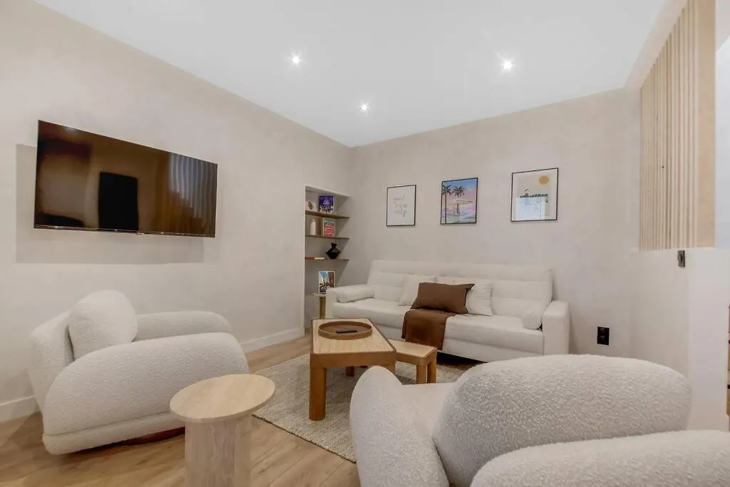 بيت للعطل Luxueuse Maisonnette Au Coeur De Batignolles 17eme باريس