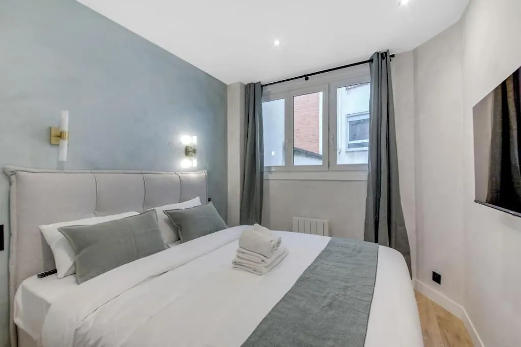 Luxueuse Maisonnette Au Coeur De Batignolles 17eme بيت للعطل